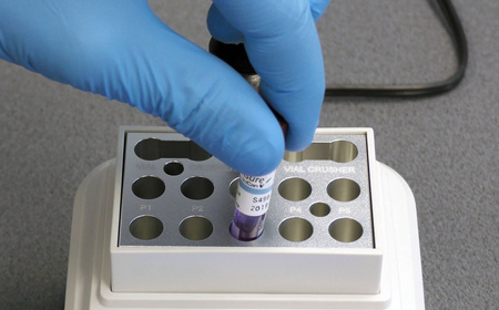 Inkubator biologiczny ENSURE SCICAN do testów sterylizacji | 10 gniazd, LCD, 57°C, kod SCI-BINC-230